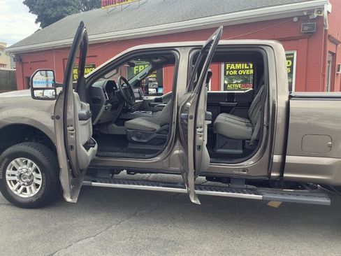 Used 2018 Ford F250 XLT w/ FX4 Off-Road Package AWD/4WD image 14