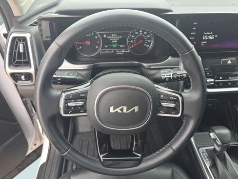 Used 2023 Kia Sorento S w/ Panoramic Sunroof Package image 4