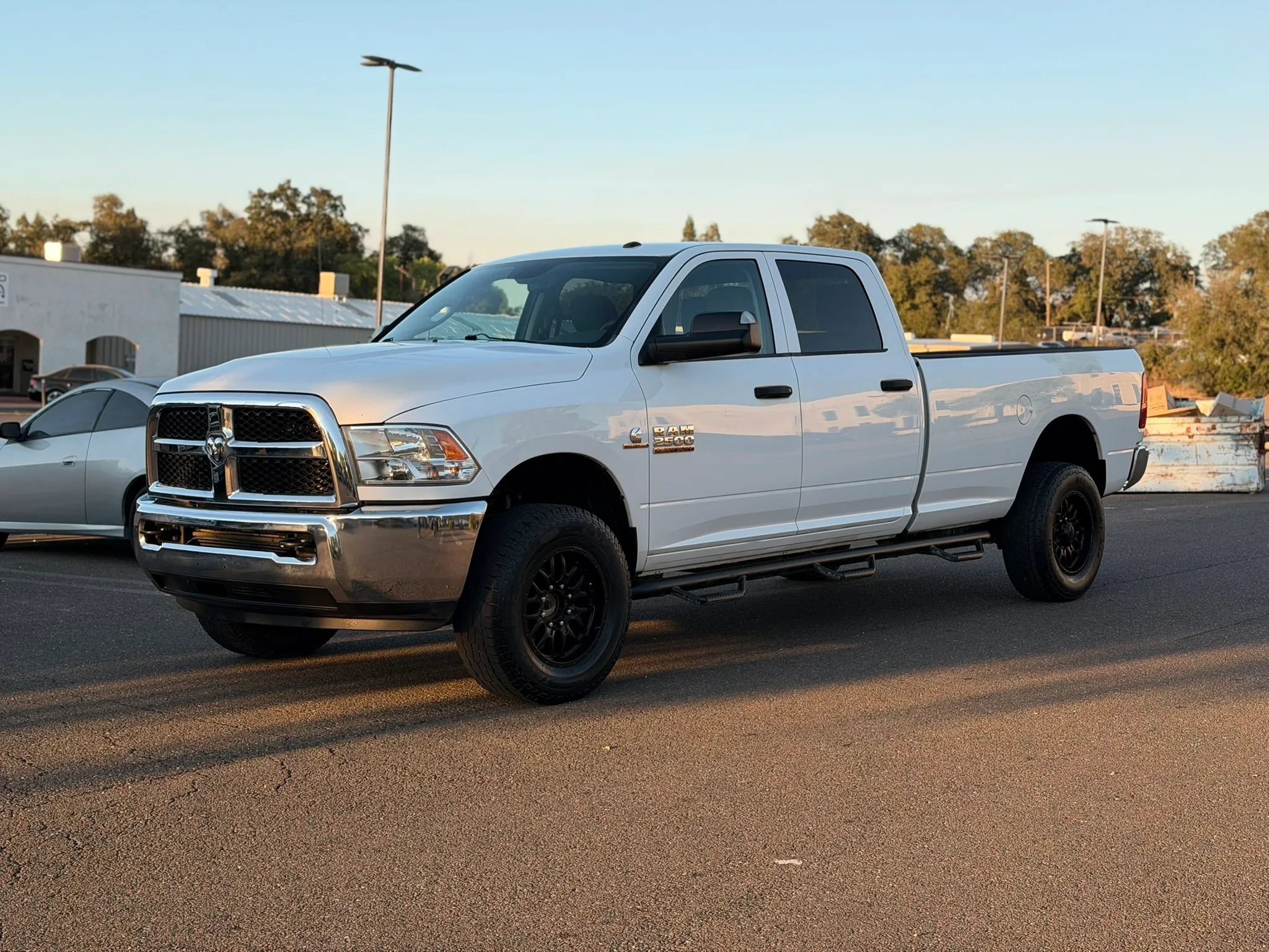Used 2014 RAM 2500 Tradesman w/ Chrome Appearance Group AWD/4WD image 2