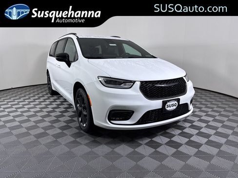 New 2026 Chrysler Pacifica Select w/ S Appearance Package AWD/4WD image 1