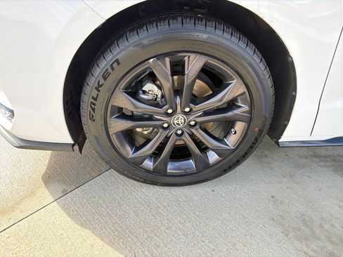 Used 2023 Toyota Sienna XSE image 13