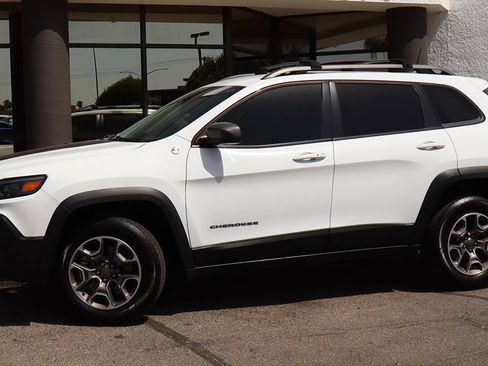 Used 2021 Jeep Cherokee Trailhawk w/ Premium Leather Package AWD/4WD image 4