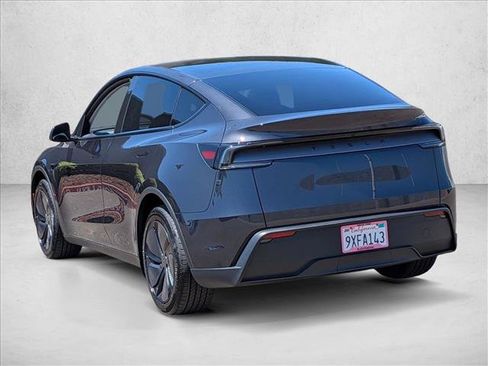 Used 2026 Tesla Model Y 2WD image 8