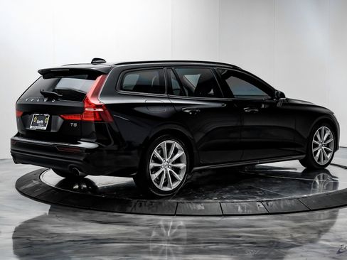 Used 2020 Volvo V60 T5 Momentum w/ Protection Package Premier image 13
