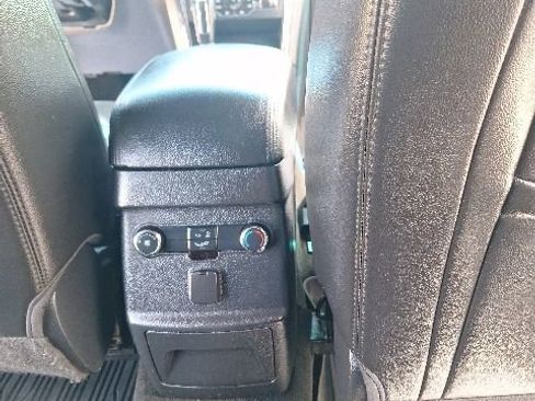 Used 2017 Ford Explorer XLT w/ Equipment Group 202A AWD/4WD image 29