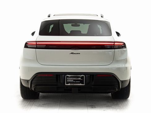 Used 2025 Porsche Macan Electric image 34