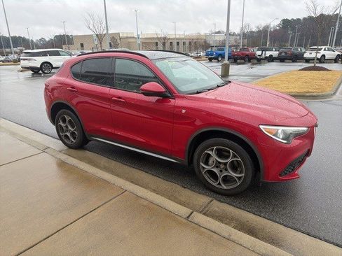 Used 2022 Alfa Romeo Stelvio Ti image 21