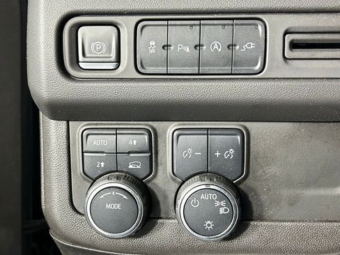 Used 2021 Chevrolet Suburban LT image 30