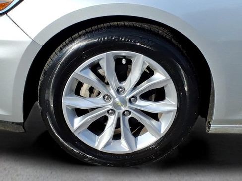 Used 2022 Chevrolet Malibu LT FWD image 9