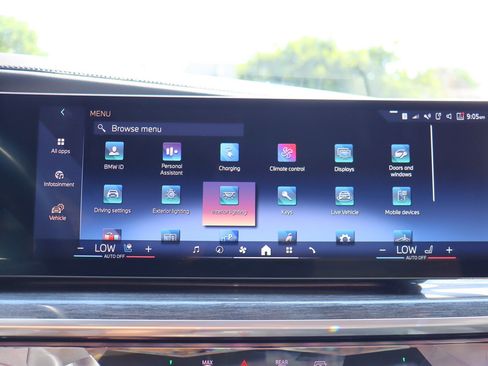 Used 2023 BMW i7 xDrive60 AWD/4WD image 25