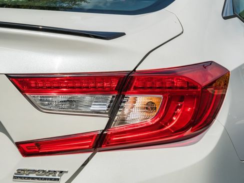 Used 2022 Honda Accord Sport Special Edition image 6
