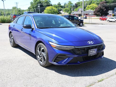 Used 2025 Hyundai Elantra Sport FWD image 1