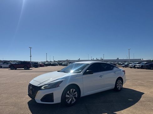 Certified 2025 Nissan Altima 2.5 S image 9