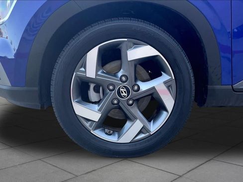 Certified 2025 Hyundai Venue SEL FWD image 10