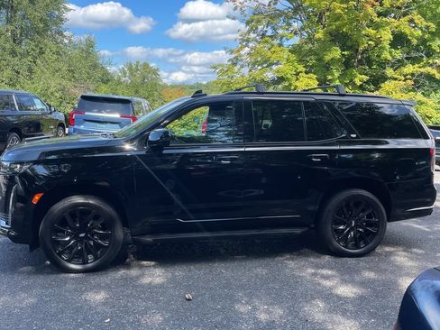 Used 2022 Cadillac Escalade Sport w/ LPO, ONYX Package AWD/4WD image 4