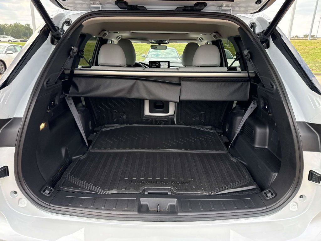 Used 2026 Mitsubishi Outlander SE FWD image 11