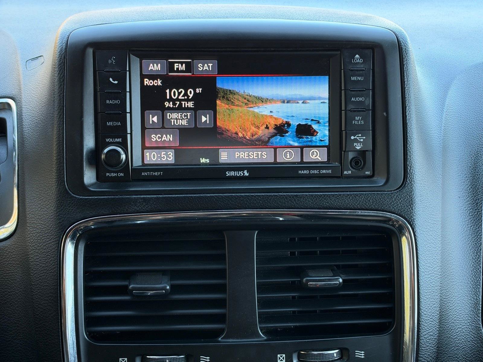 Used 2017 Dodge Grand Caravan SXT w/ Driver Convenience Group FWD image 13