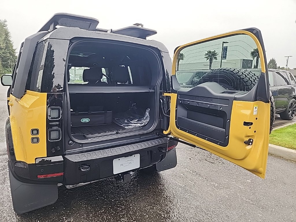 New 2026 Land Rover Defender 110 Trophy Edition AWD/4WD image 16