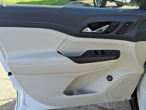 Used 2021 GMC Acadia Denali w/ Denali Technology Package image 14