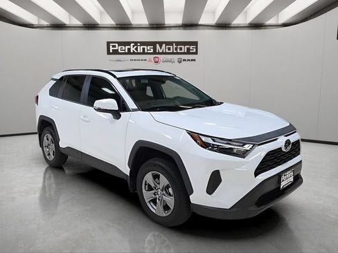 Used 2025 Toyota RAV4 XLE w/ Convenience Package AWD/4WD image 7