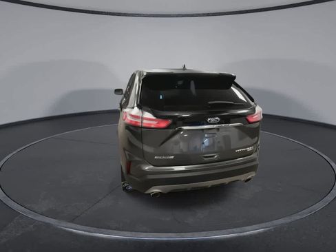Used 2019 Ford Edge Titanium w/ Equipment Group 301A AWD/4WD image 7