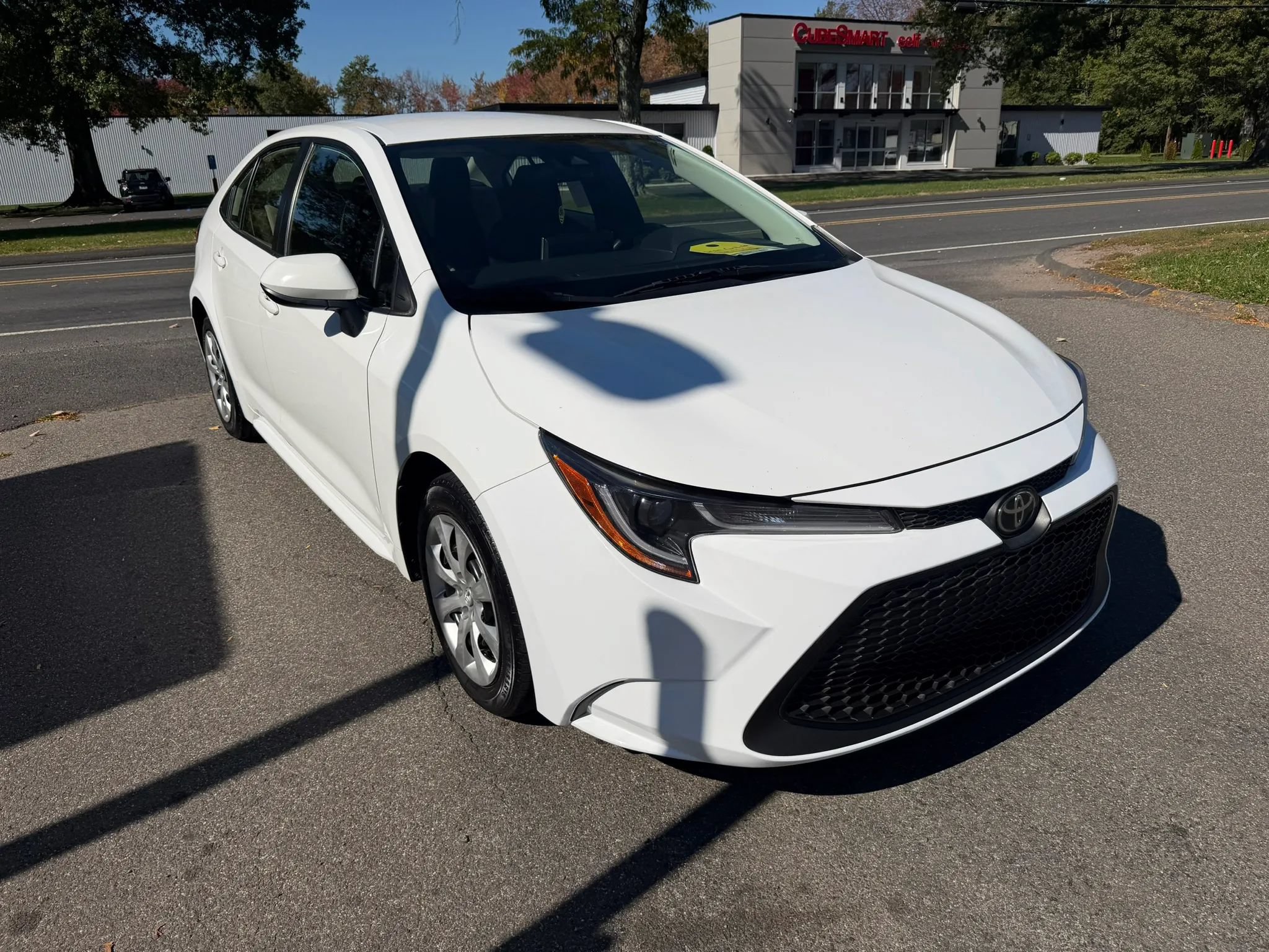 Used 2021 Toyota Corolla LE FWD image 3