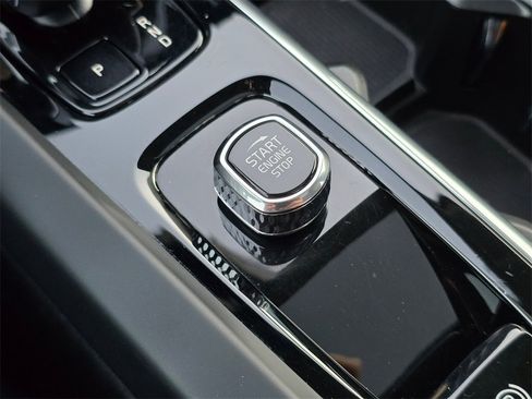 Used 2025 Volvo S60 B5 Core image 33