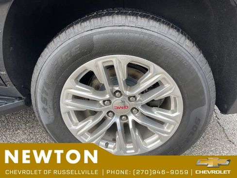 Used 2024 GMC Yukon SLT RWD image 50