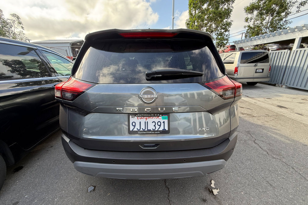 Used 2023 Nissan Rogue S AWD/4WD image 4