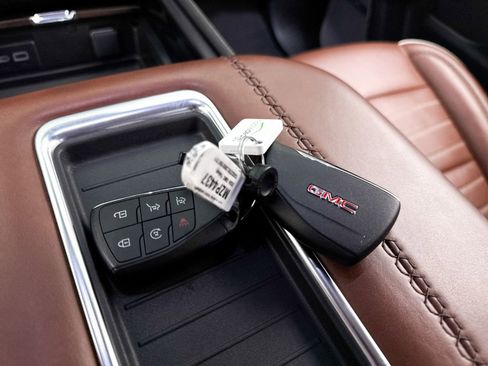 Used 2024 GMC Yukon Denali Ultimate AWD/4WD image 42