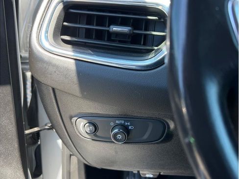 Used 2019 Chevrolet Equinox LT FWD image 16
