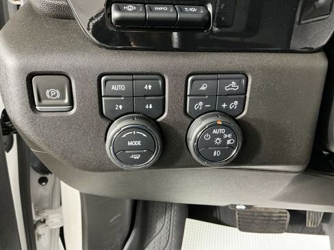 Used 2023 Chevrolet Silverado 1500 High Country w/ Technology Package AWD/4WD image 14
