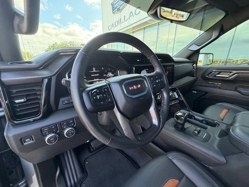 Used 2025 GMC Sierra 1500 AT4 w/ AT4 Premium Package AWD/4WD image 18