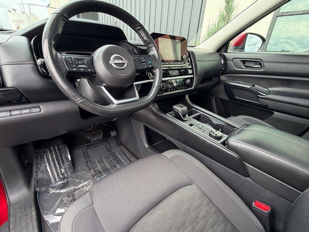 Used 2024 Nissan Pathfinder SV AWD/4WD image 11