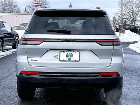 Used 2023 Jeep Grand Cherokee Altitude image 4