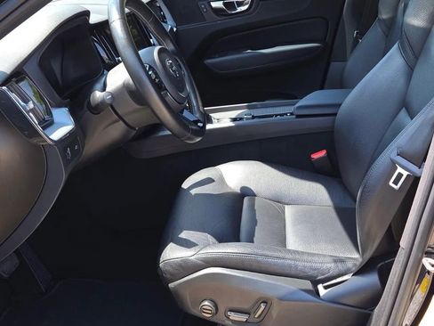 Used 2020 Volvo XC60 T5 Momentum FWD image 9