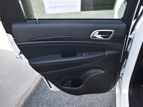 Used 2022 Jeep Grand Cherokee Laredo X image 24