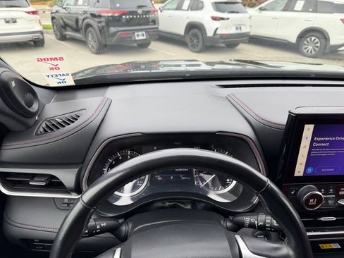 Used 2023 Toyota Highlander L image 25