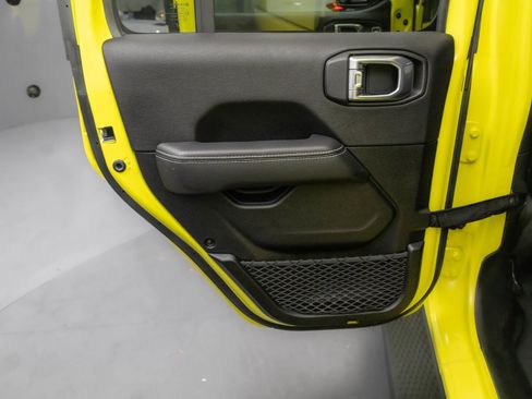 Used 2023 Jeep Wrangler Unlimited Sahara w/ Cold Weather Group image 31