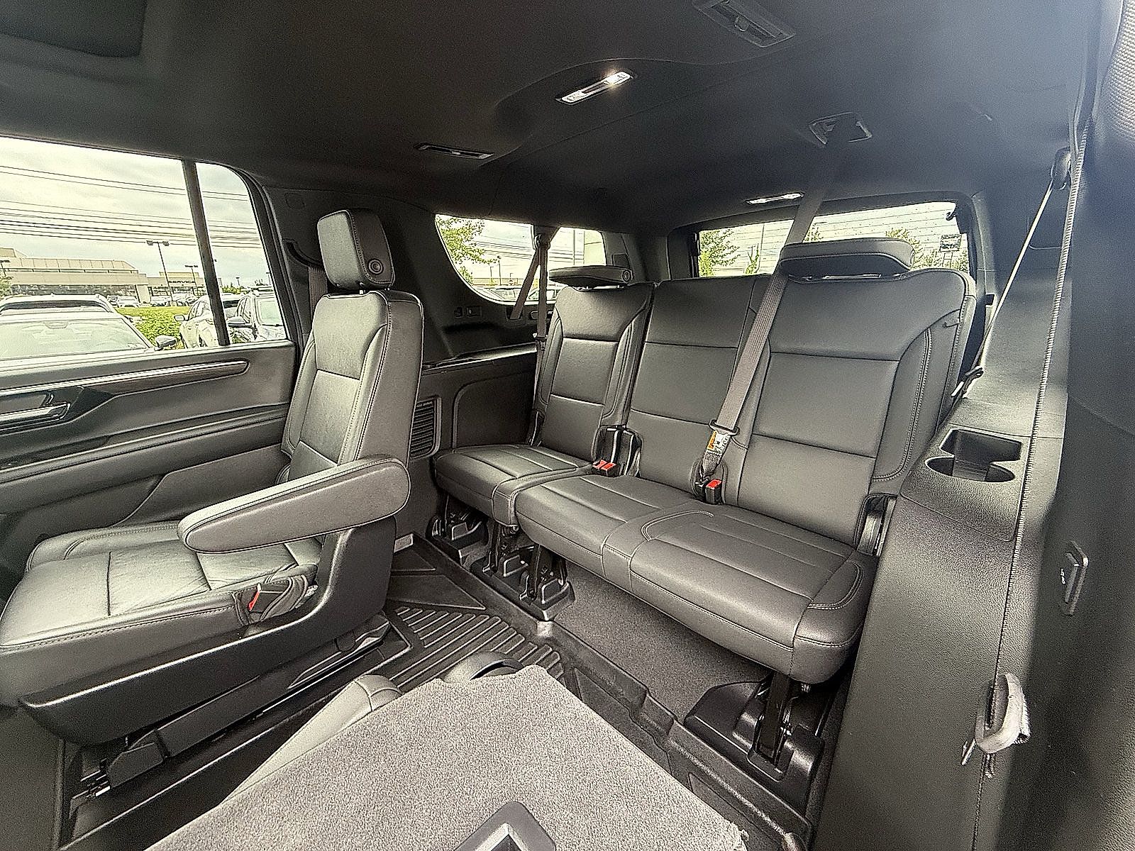 Used 2025 Chevrolet Suburban LT w/ Comfort Package AWD/4WD image 23
