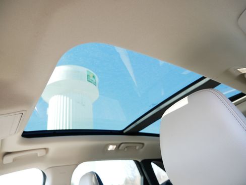 Used 2020 Ford Escape Titanium image 32