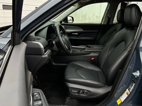 Used 2025 Toyota Grand Highlander FWD image 10