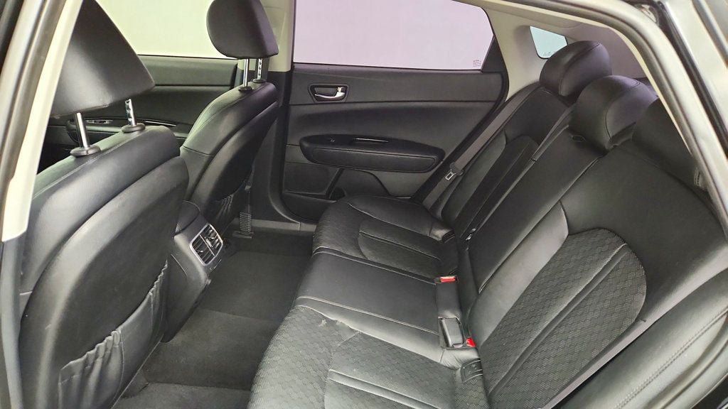 Used 2017 Kia Optima EX FWD image 21