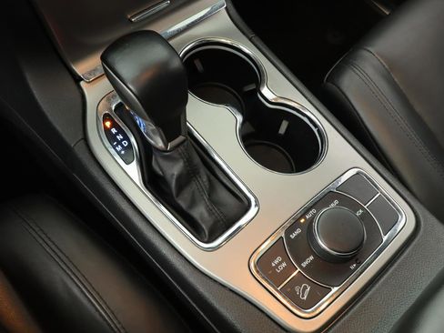 Used 2021 Jeep Grand Cherokee Limited image 20