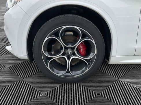 Used 2022 Alfa Romeo Stelvio Veloce image 36