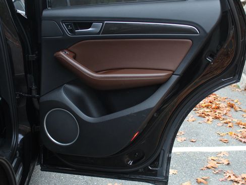 Used 2015 Audi SQ5 Prestige w/ Prestige Package image 16