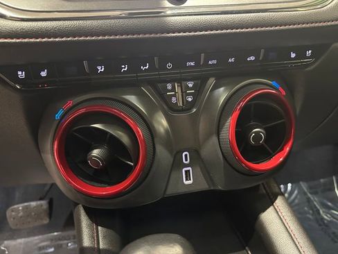 Used 2021 Chevrolet Blazer RS w/ Enhanced Convenience Package image 14