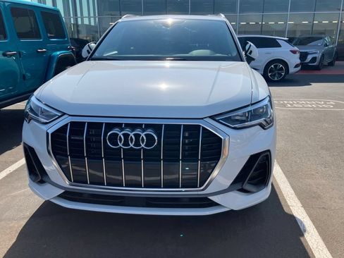 Used 2023 Audi Q3 2.0T Premium w/ Convenience Package AWD/4WD image 2