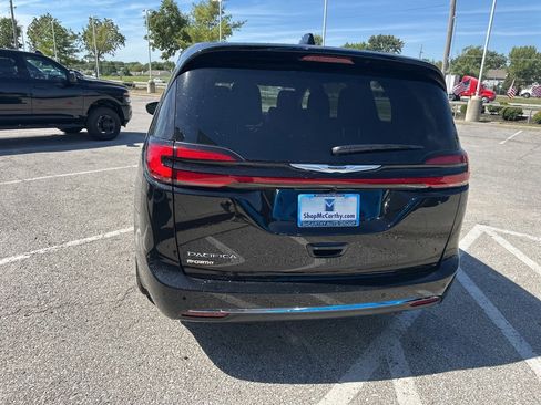 New 2026 Chrysler Pacifica Select image 26