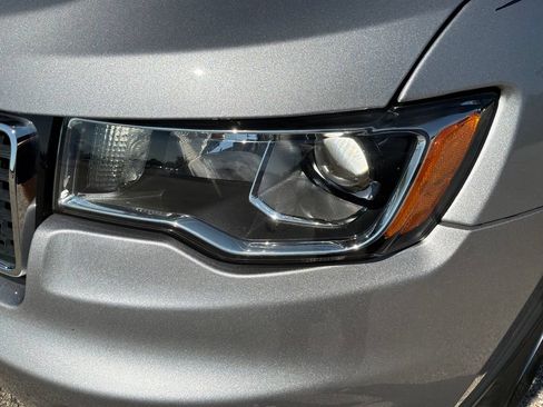 Used 2017 Jeep Grand Cherokee Laredo AWD/4WD image 10